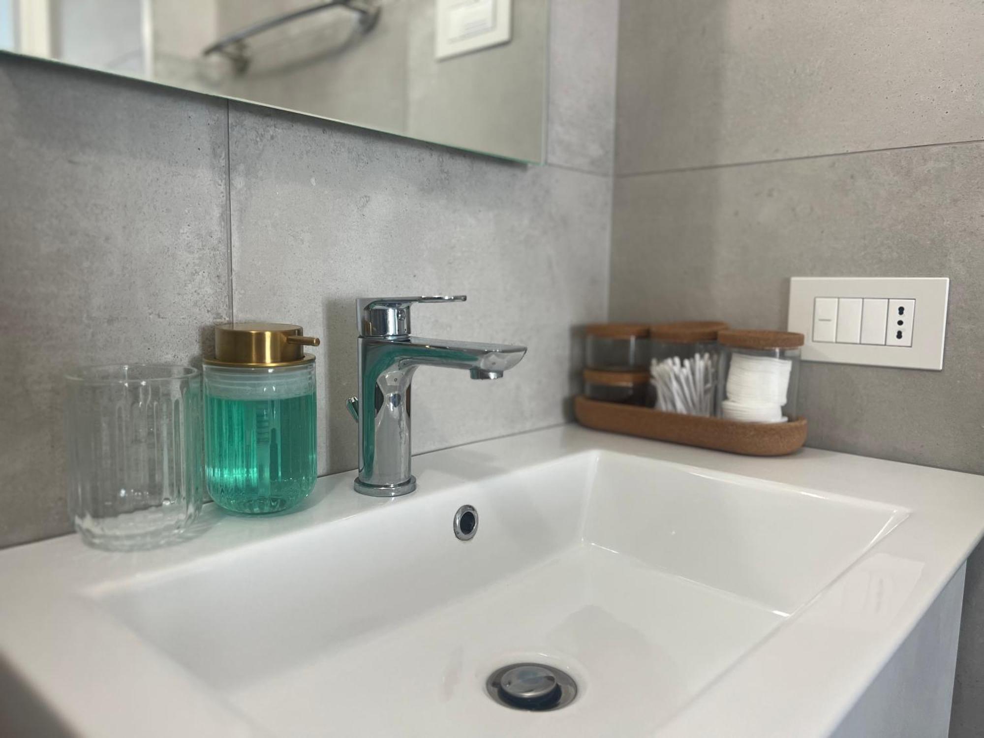 Regina Milano In Melegnano - Wifi, Breakfast Box And Terrace Apartment Exterior foto