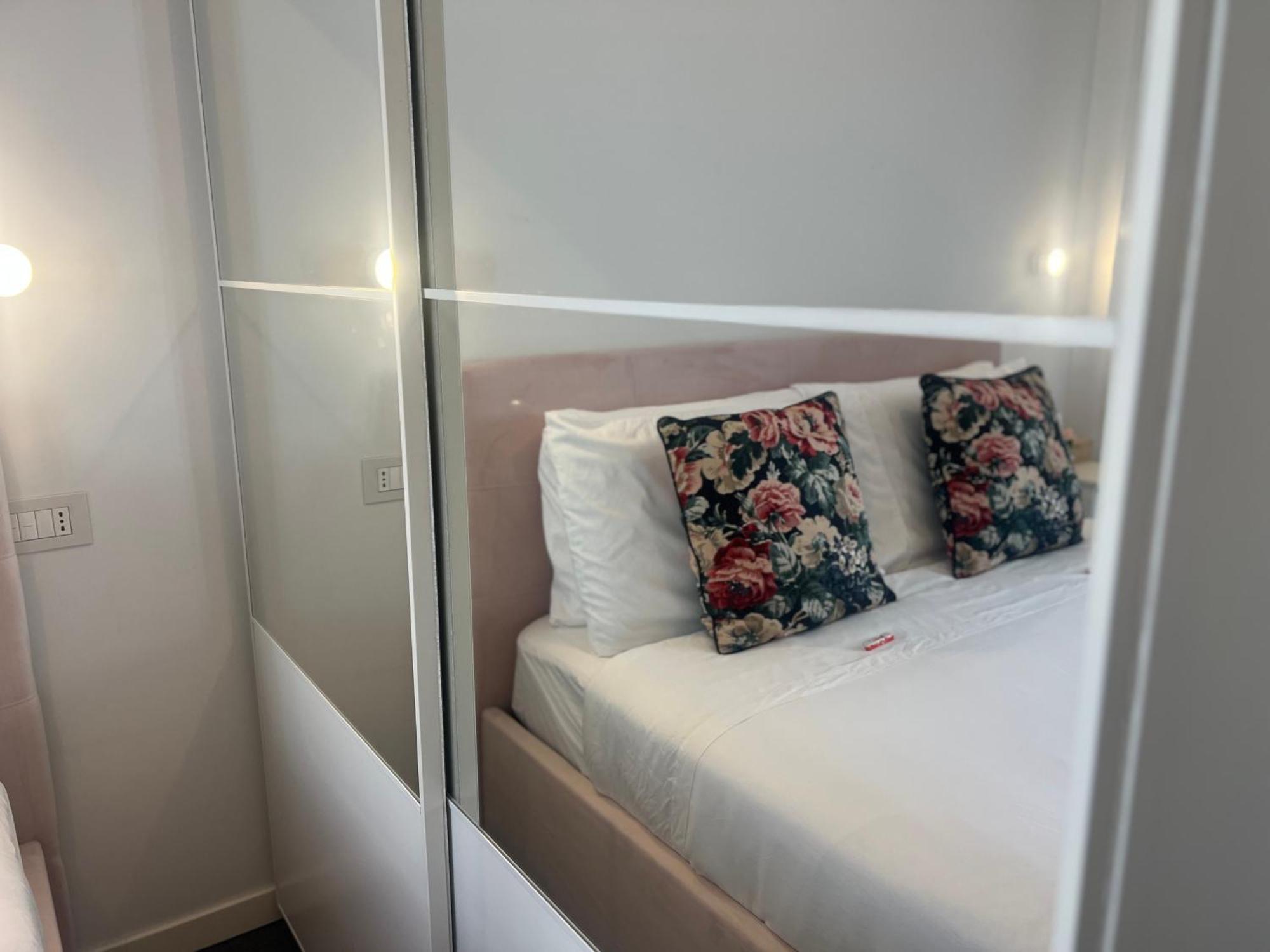 Regina Milano In Melegnano - Wifi, Breakfast Box And Terrace Apartment Exterior foto