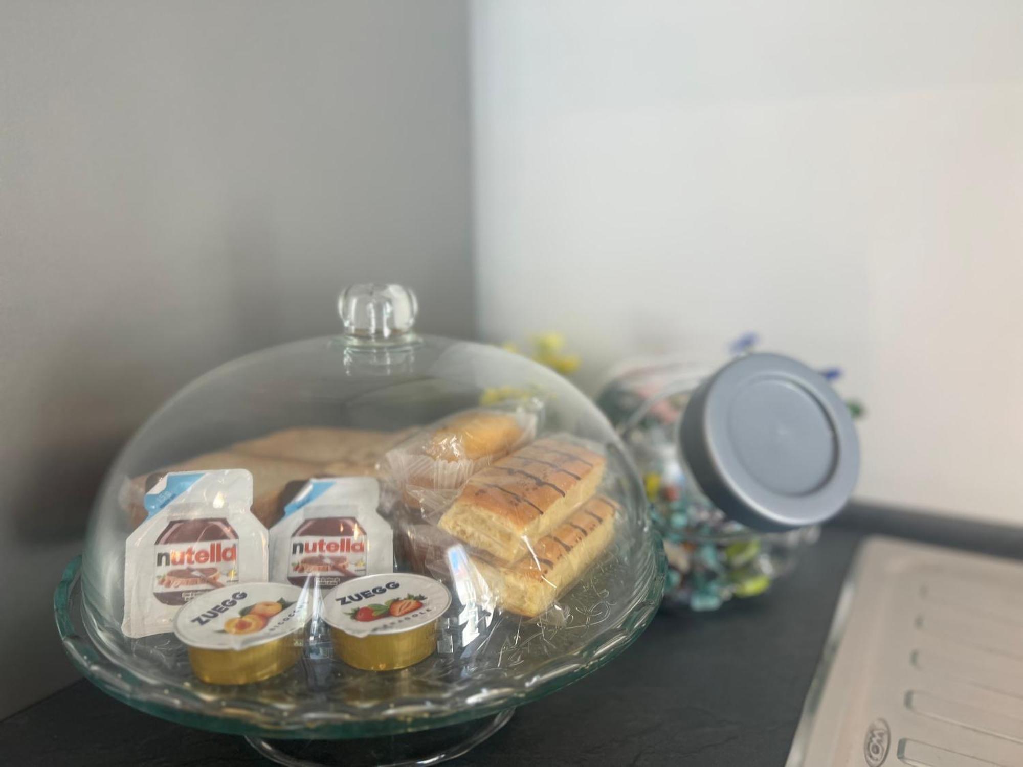 Regina Milano In Melegnano - Wifi, Breakfast Box And Terrace Apartment Exterior foto